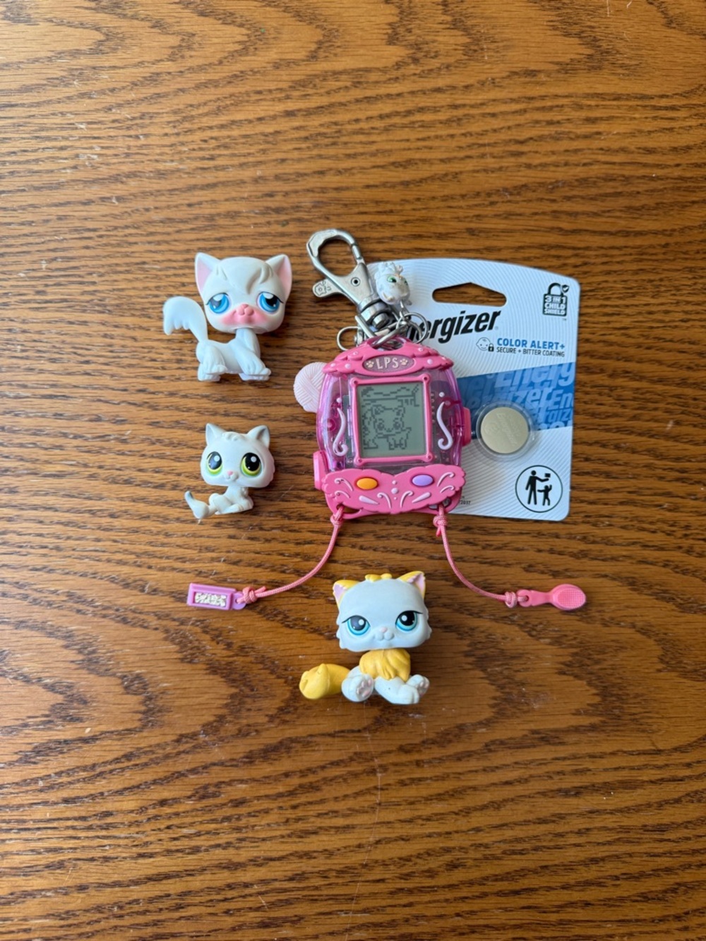 Vintage Littlest Pet Shop Virtual Pet Keychain with 3 Cat LPS Figurines.